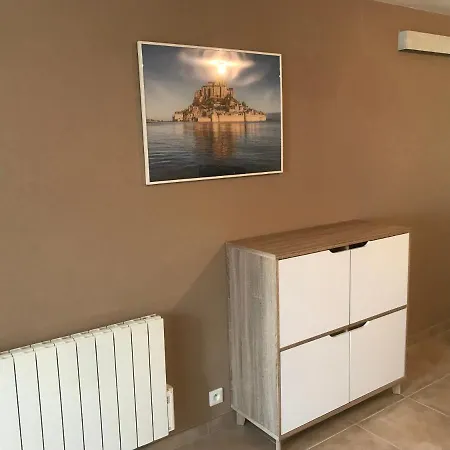 Hebergements Situes A 6 Kms Du Mont Saint Michel Tanis Buitenkant foto