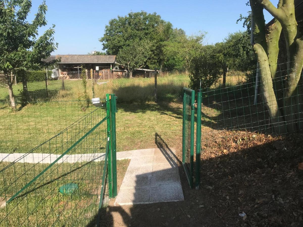 Hebergements Situes A 6 Kms Du Mont Saint Michel Apartment Tanis