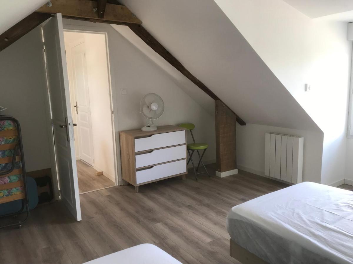 Hebergements Situes A 6 Kms Du Mont Saint Michel Apartment