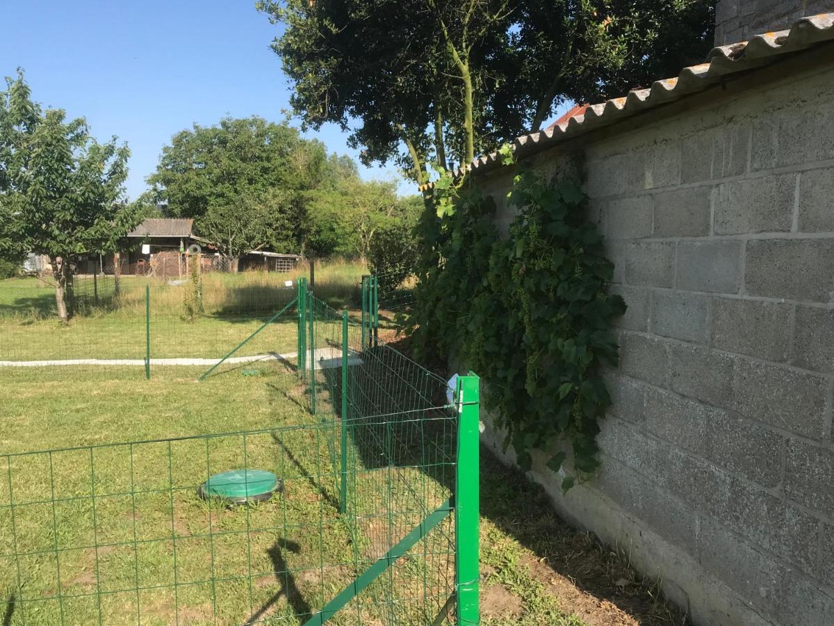 Hebergements Situes A 6 Kms Du Mont Saint Michel Apartment Tanis